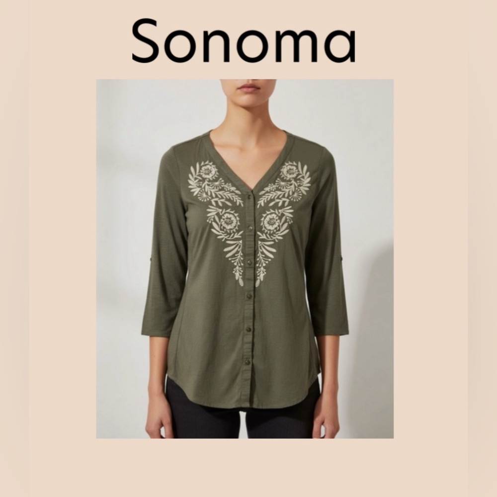 Women’s V-Neck Button Down Shirt Size Medium
